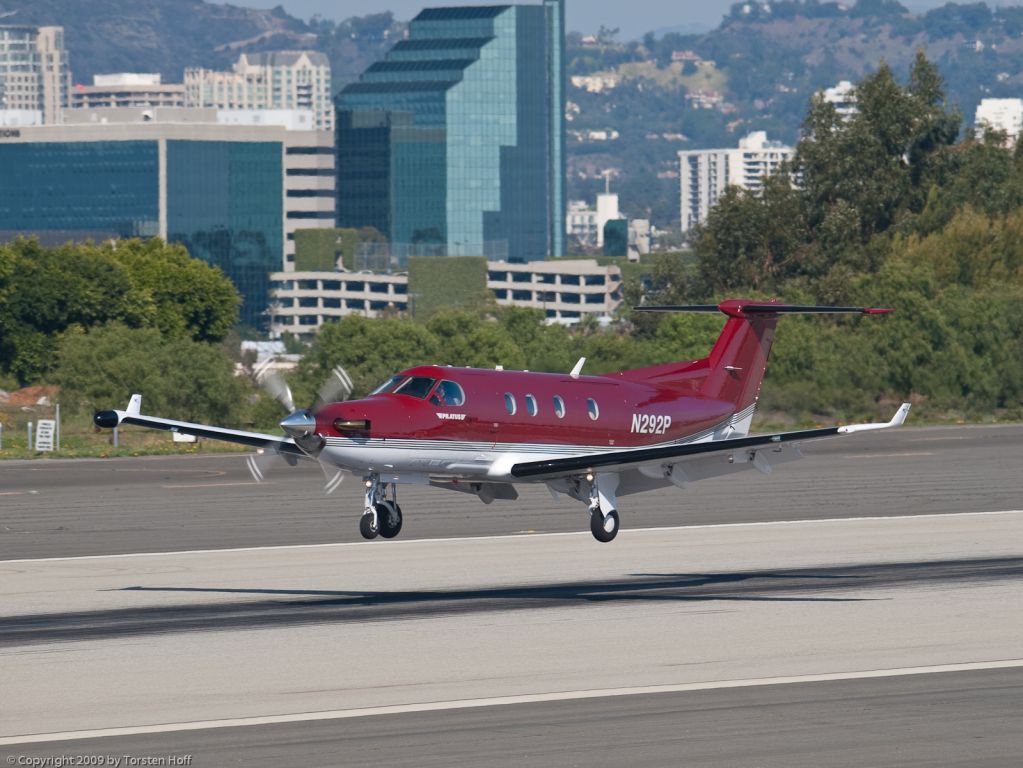 Pilatus PC-12 (N292P) - N292P arriving on RWY 21