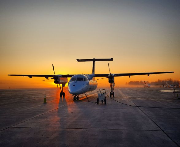 de Havilland Dash 8-100 (C-GONR) - Jazz flight 8640 Winter sunrise