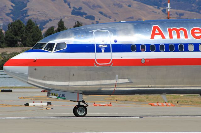 Boeing 737-800 (N892NN)