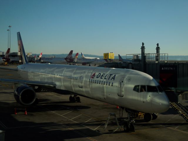 BOEING 757-300 (N596NW)