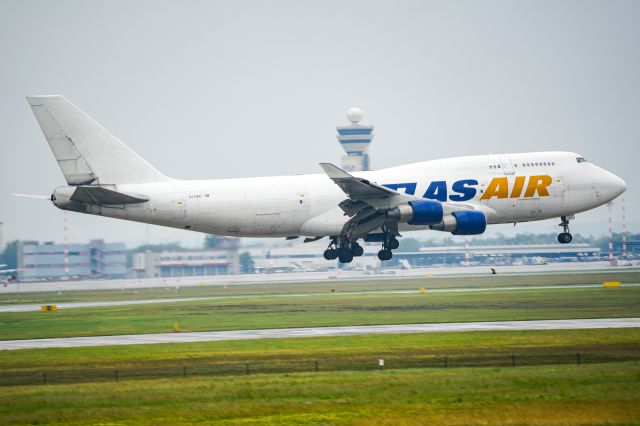 Boeing 747-400 (N471MC)
