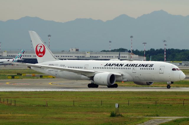 Boeing 787-8 (JA835J)