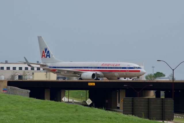 Boeing 737-800 (N865NN)