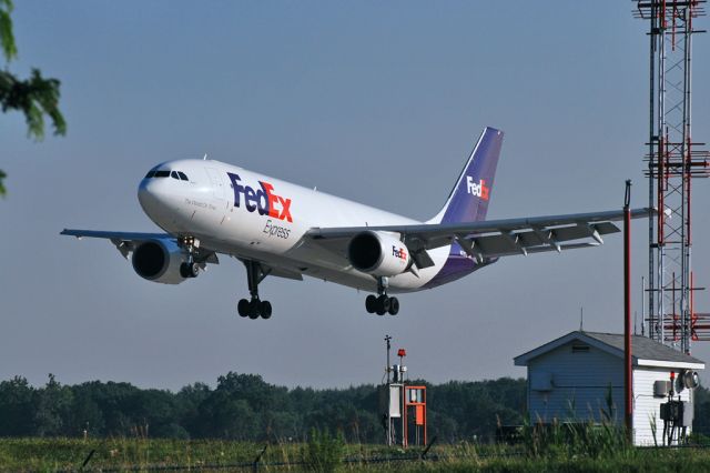 Airbus A300F4-600 (N675FE)