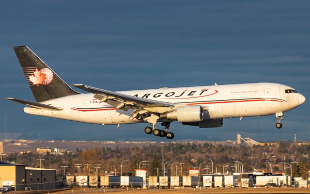 BOEING 767-200 (C-FGAJ)