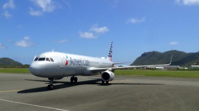 Airbus A321 (N138AN)