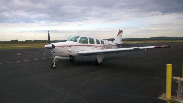 Beechcraft Bonanza (N6453C)