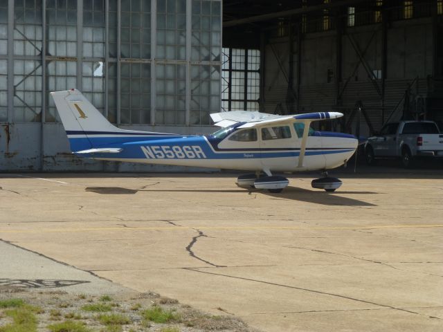 Cessna Skylane (N5586R)