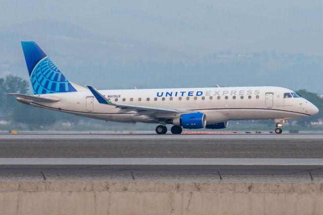 Embraer 175 (N619UX) - Morning departure to Los Angeles (10 August, 2021)