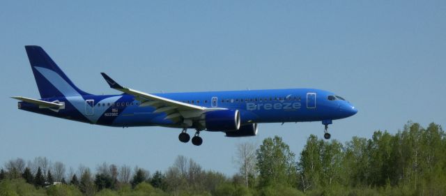 Airbus A220-300 (N229BZ) - About to touch down is this Breeze Airways Airbus 220-300 in the Spring of 2025.