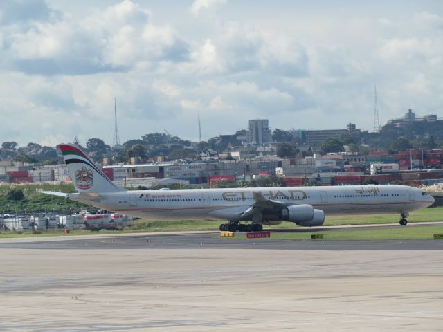 Airbus A340-600 (A6-EHL) - A6-EHL departing Sydney (YSSY) for Abu Dhabi (OMAA).