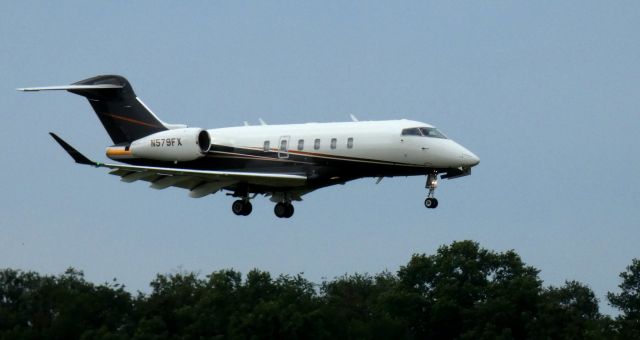 Canadair Challenger 350 (N579FX) - On final is this 2016 Bombardier Challlenger 350 in the Summer of 2020.