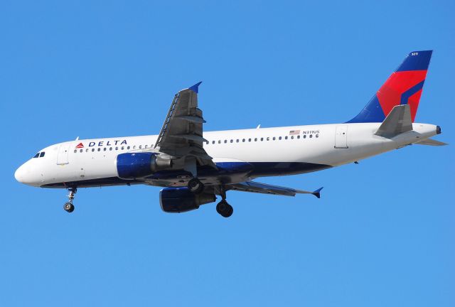 Airbus A320 (N311US) - Delta Air Lines Airbus A320-211 N311US / 3211 (cn 125)  Las Vegas - McCarran International (LAS / KLAS) USA - Nevada, 10-12-2010 Photo: Tomás Del Coro