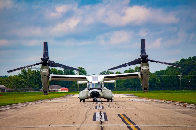 — — - V22 Osprey at Madison Municipal Airport RWY 21