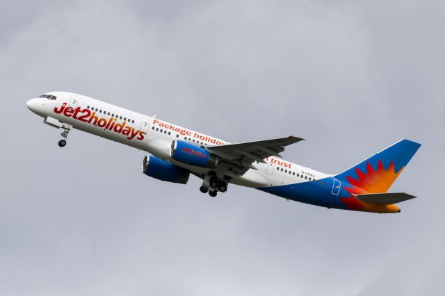 Boeing 757-200 (G-LSAJ) - EXS835 departing to Grenoble