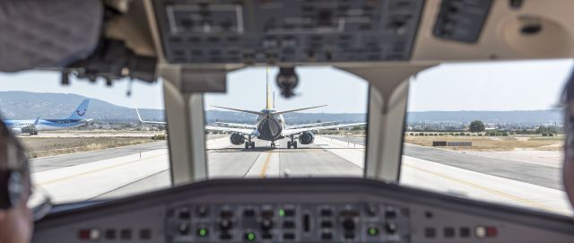 Boeing 737-700 (F-GZTG)