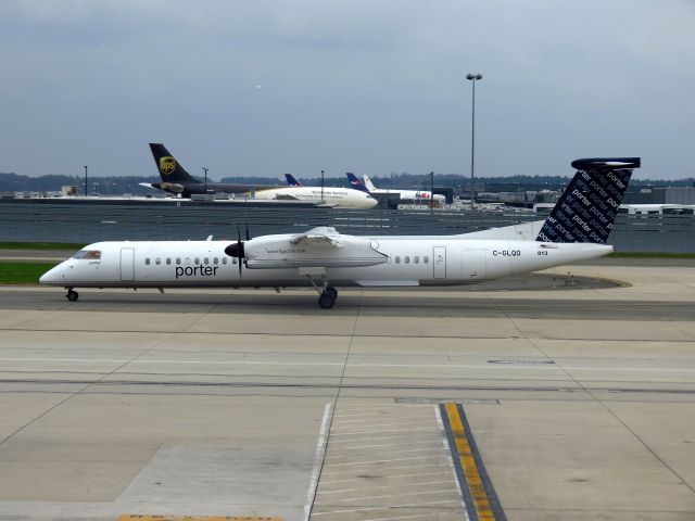 de Havilland Dash 8-400 (C-GLQO)