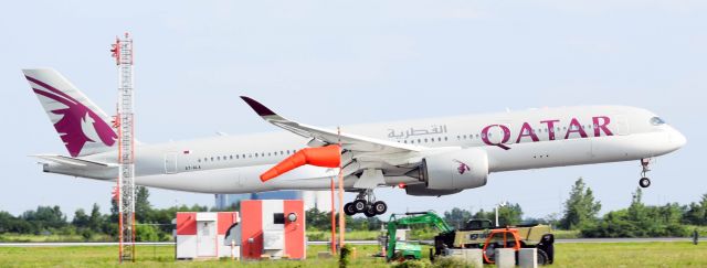 Airbus A330-300 (A7-ALA)