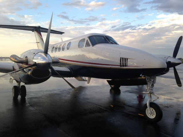Beechcraft Super King Air 200 (N55SR)