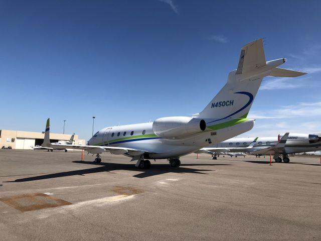 Embraer Legacy 450 (N450CH)