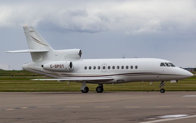 Dassault Falcon 900 (C-GPOT)