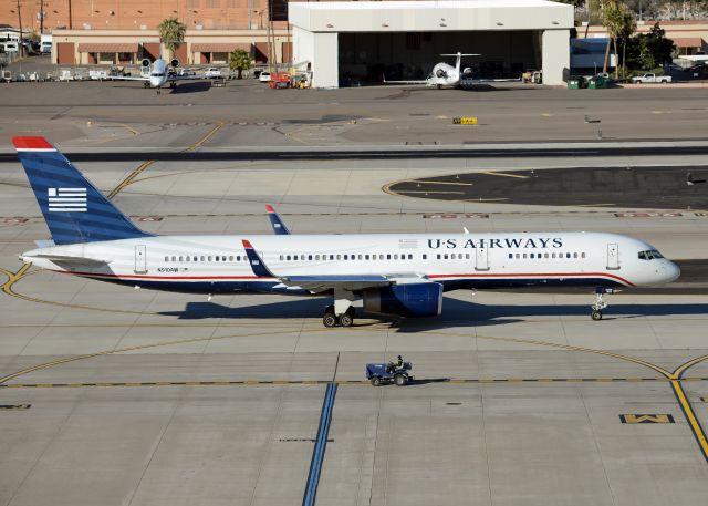 Boeing 757-200 (N910AW)