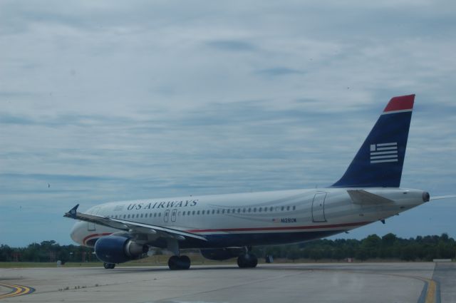 Airbus A320 (N128UW)