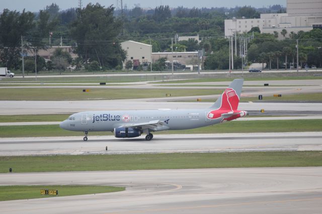 Airbus A320 (N605JB) - Full reverse thrusters as N605JB arrives from KBOS