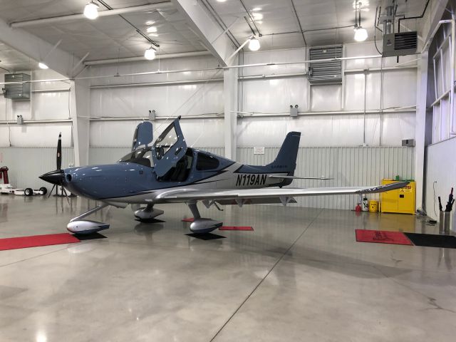 Cirrus SR-20 (N119AN)