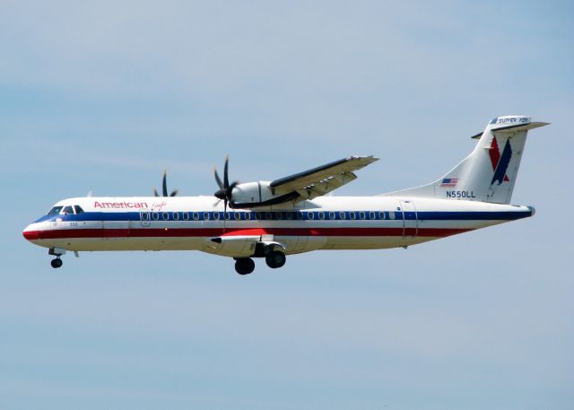 ATR ATR-72 (N550LL) - Shreveport Regional.