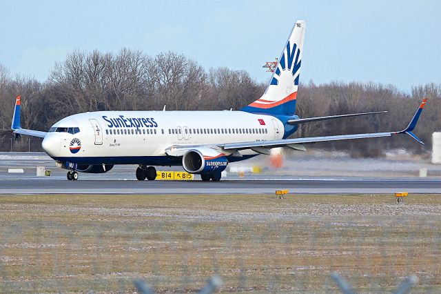 Boeing 737-800 (TC-SNU)