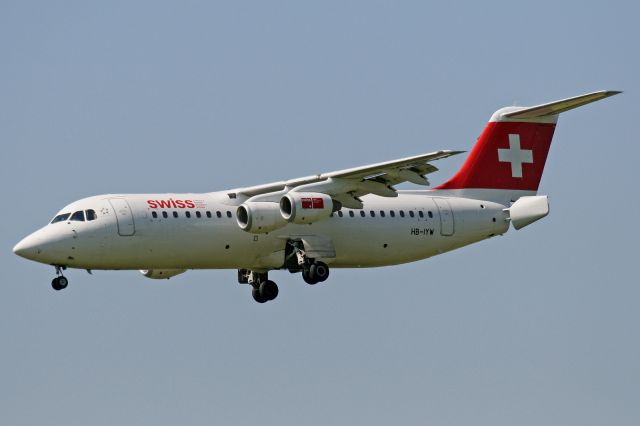 Avro RJ-100 Avroliner (HB-IYW)