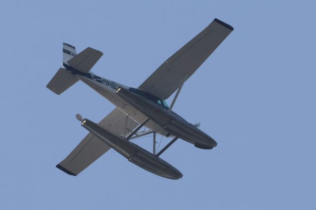 Cessna Skywagon (C-GUBM) - C-GUBM Cessna Skywagon 185-F Stol Survolant le fleuve St-Laurent QC. à Lavaltrie Le 13-09-2024 à 15.32