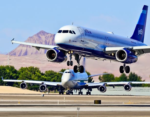 Airbus A320 (N524JB) - JetBlue Airways Airbus A320-232 N524JB (cn 1528) Blue Belle  Las Vegas - McCarran International (LAS / KLAS) USA - Nevada, June 10, 2011 Photo: Tomás Del Coro