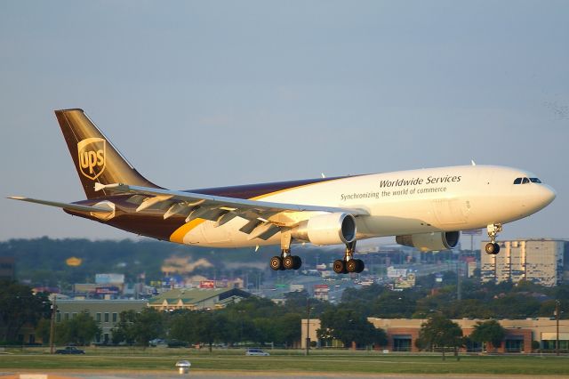 Airbus A300F4-600 (N129UP)