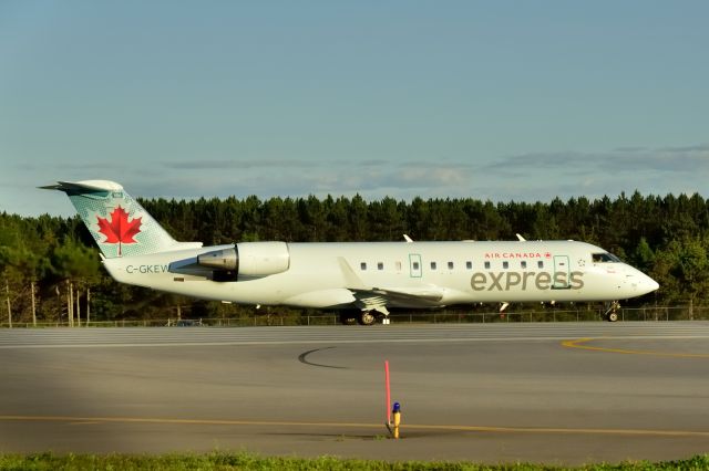 Canadair Regional Jet CRJ-200 (C-GKEW)