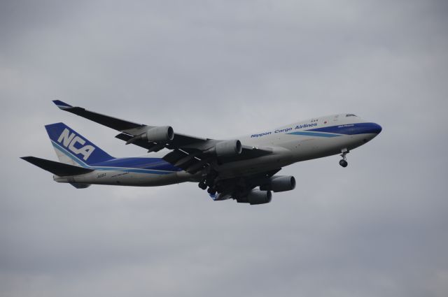 Boeing 747-400 (JA03KZ) - Final Approach to NRT Airport Runway 34L on 2011/10/8