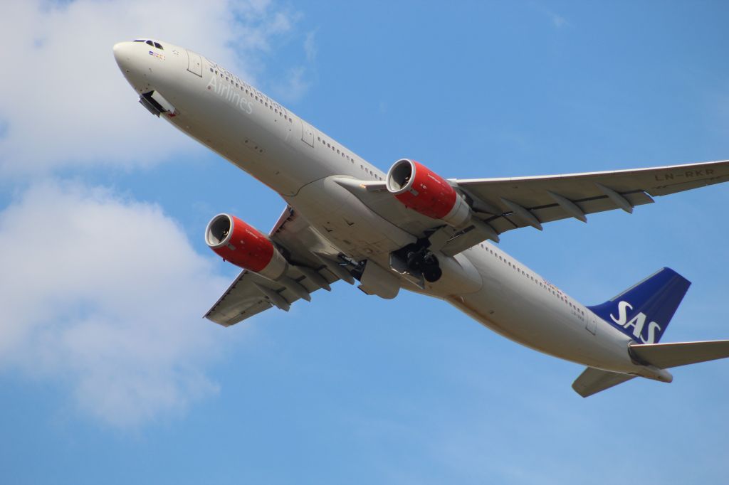 Airbus A330-300 (LN-RKR) - Takeoff of 28R headed to Stockholm