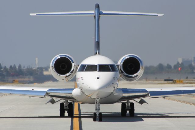 Bombardier Global Express (N588LQ)