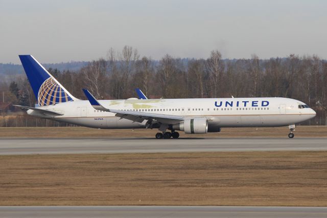 BOEING 767-300 (N641UA)