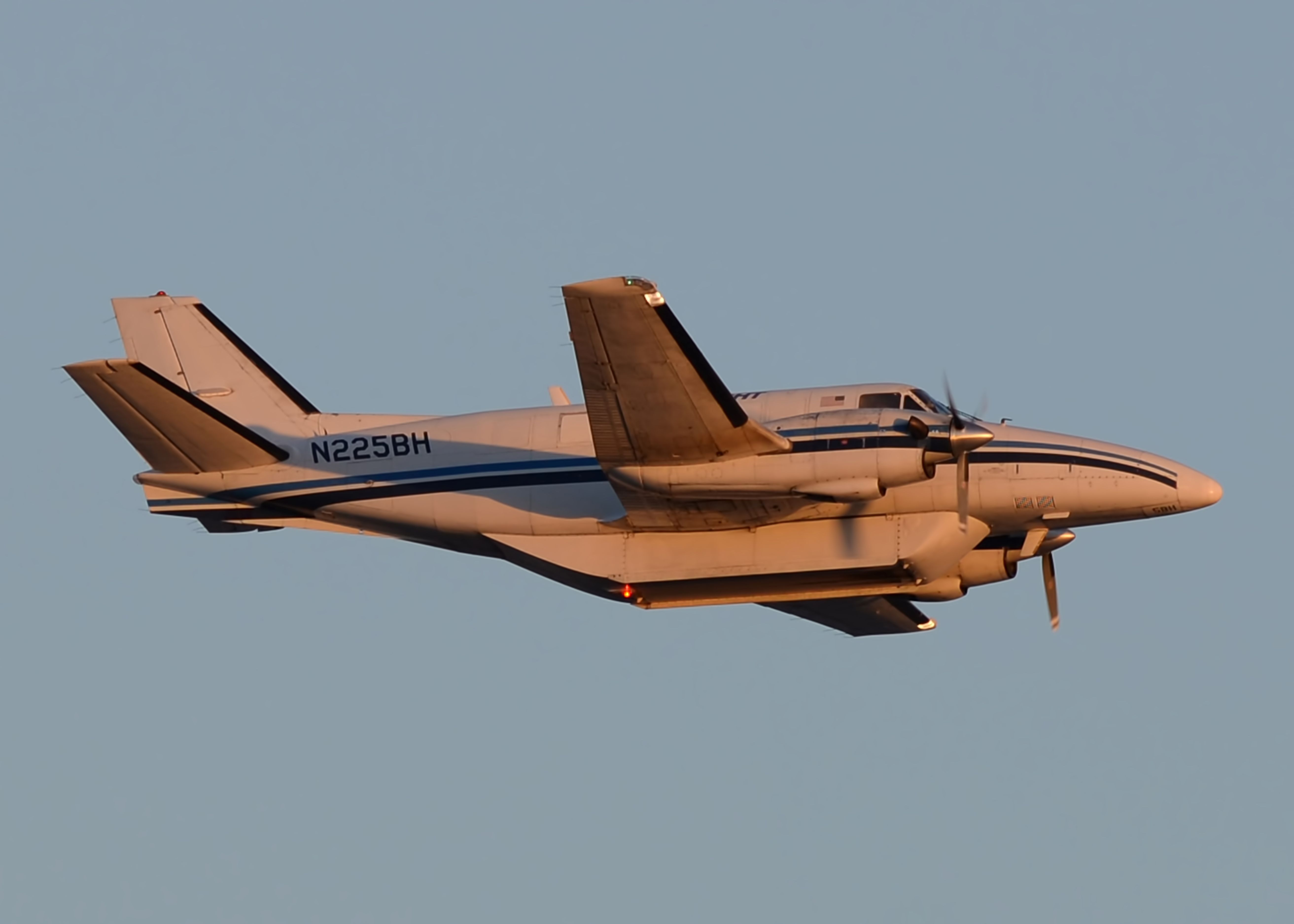 Beechcraft Airliner (N225BH)