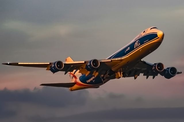 BOEING 747-8 (G-CLAB) - late evening departure with the last sun light of the day