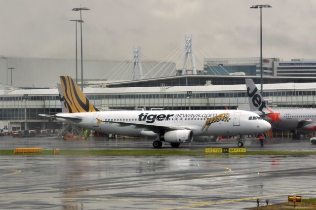 Airbus A320 (VH-VNP) - Tigerair Australia Airbus A320-232 VH-VNP in Sydney Kingsford 