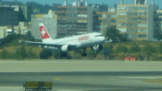 Airbus A319 (HB-JLR) - Arriving from Zurich