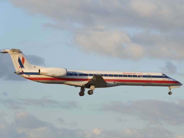 Embraer ERJ-145 (N678AE)