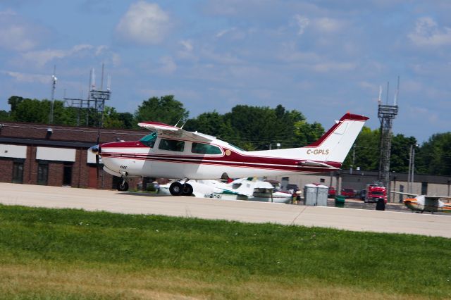 Cessna Centurion (C-GPLS)