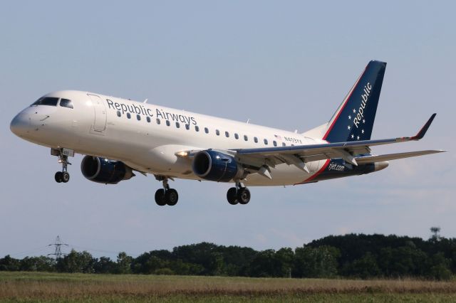 Embraer 170/175 (N403YX) - Full colors Republic Airways ...was in American Eagle colors