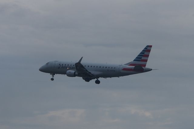 Embraer 170/175 (N121HQ)