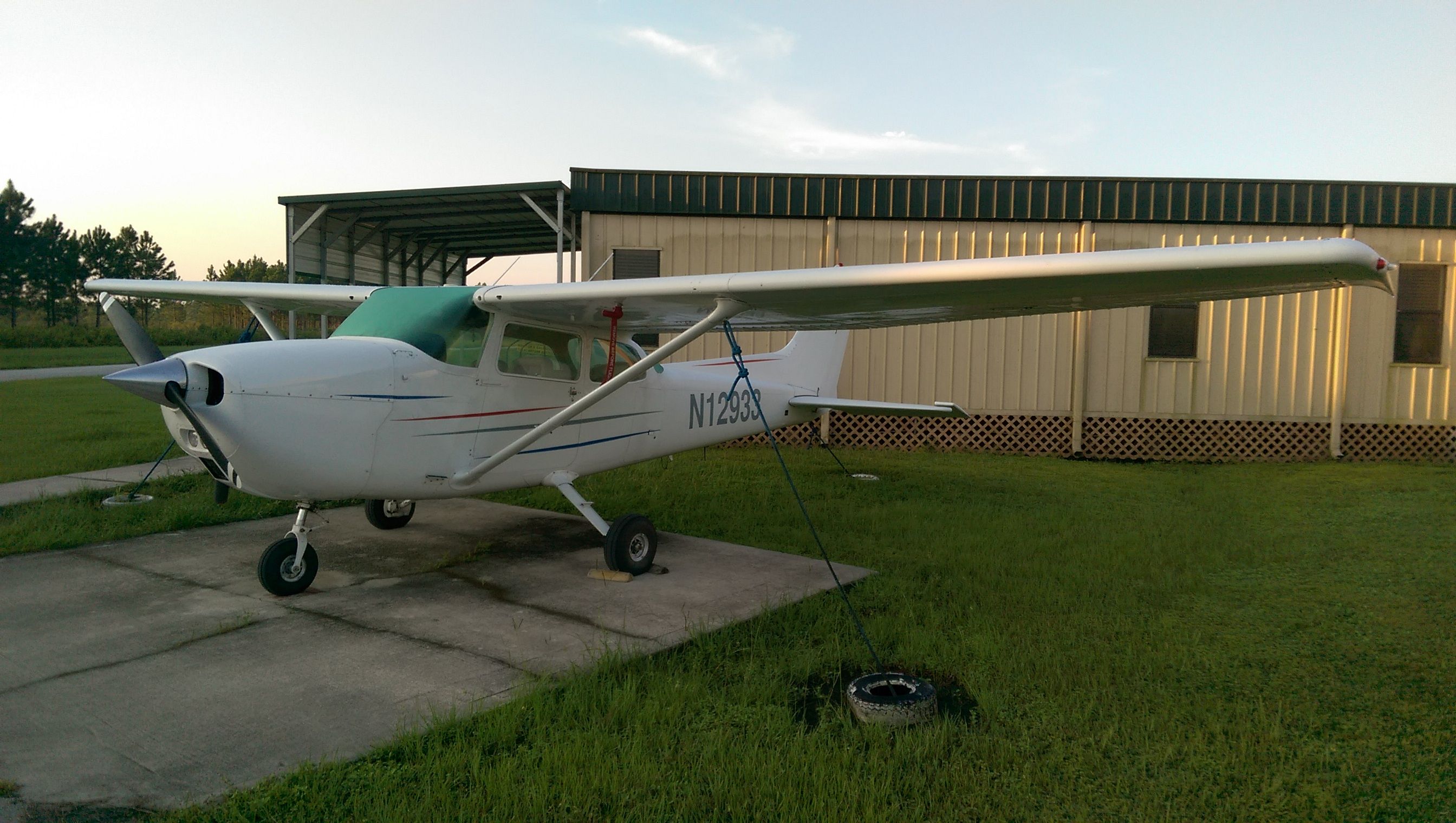 Cessna Skyhawk (N12933)