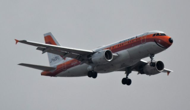 Airbus A319 (N742PS) - This American "Retro PSA Livery" looks happy to be landing, fall 2018.